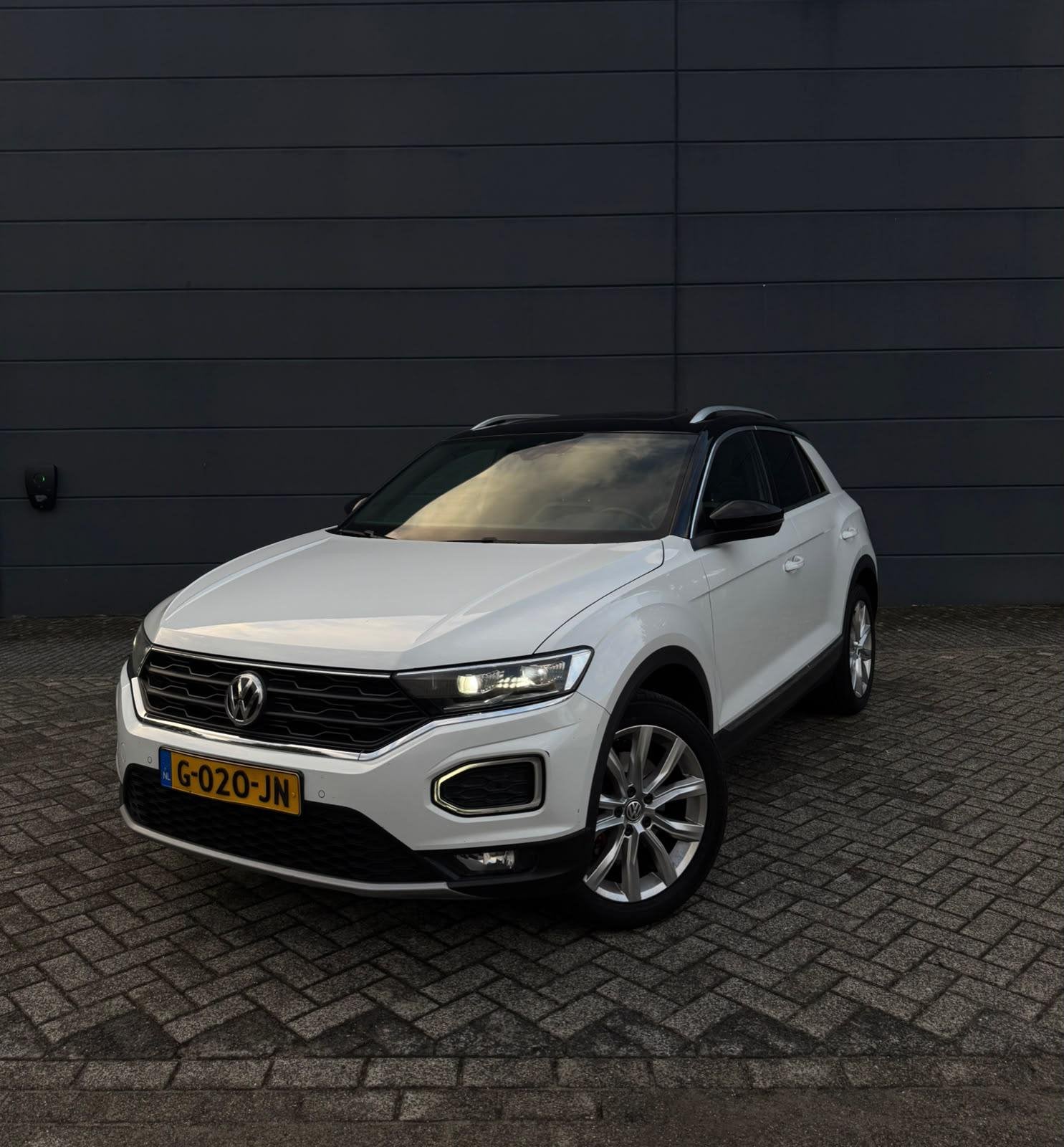 Volkswagen T-Roc 1.5 TSI DSG Sport | Pano | ACC | Camera, 15 km/l, 1498 cc, 4 cilinders, Leder en Stof
