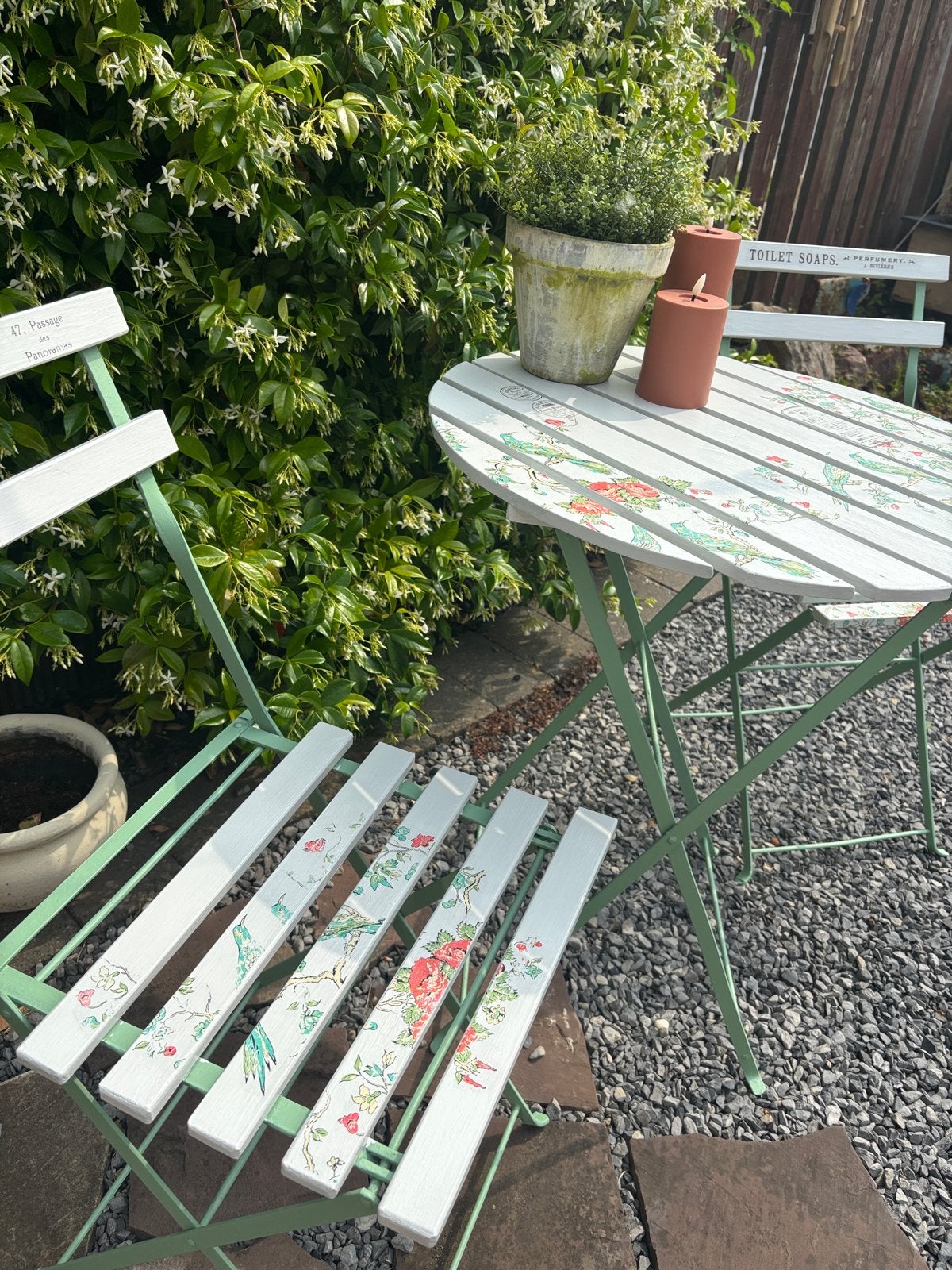 Charmante Bistro Set - Tuinset met 2 Stoelen en Tafel, Tuin en Terras, Tuinsets en Loungesets, Overige materialen, Gebruikt, Eettafel