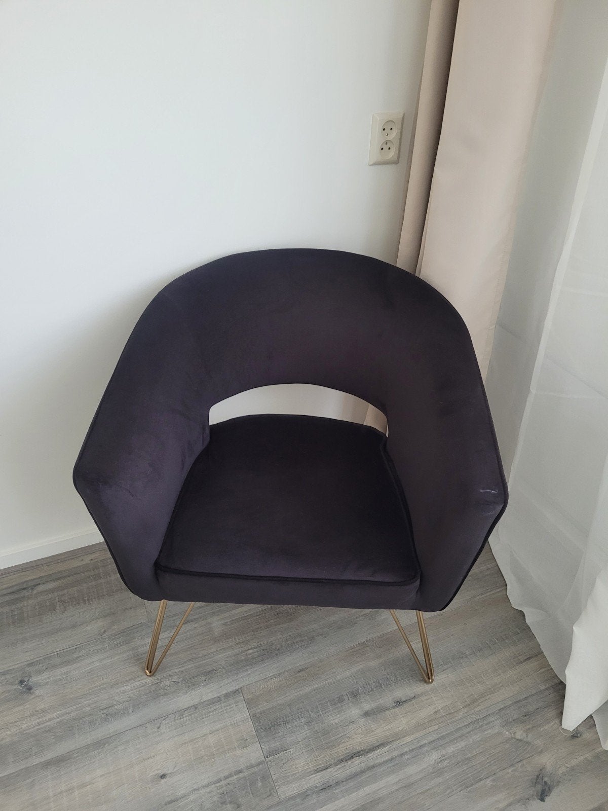 Mooie zwarte fauteuil met gouden poten, Huis en Inrichting, Ophalen, Zo goed als nieuw, 75 tot 100 cm, 50 tot 75 cm