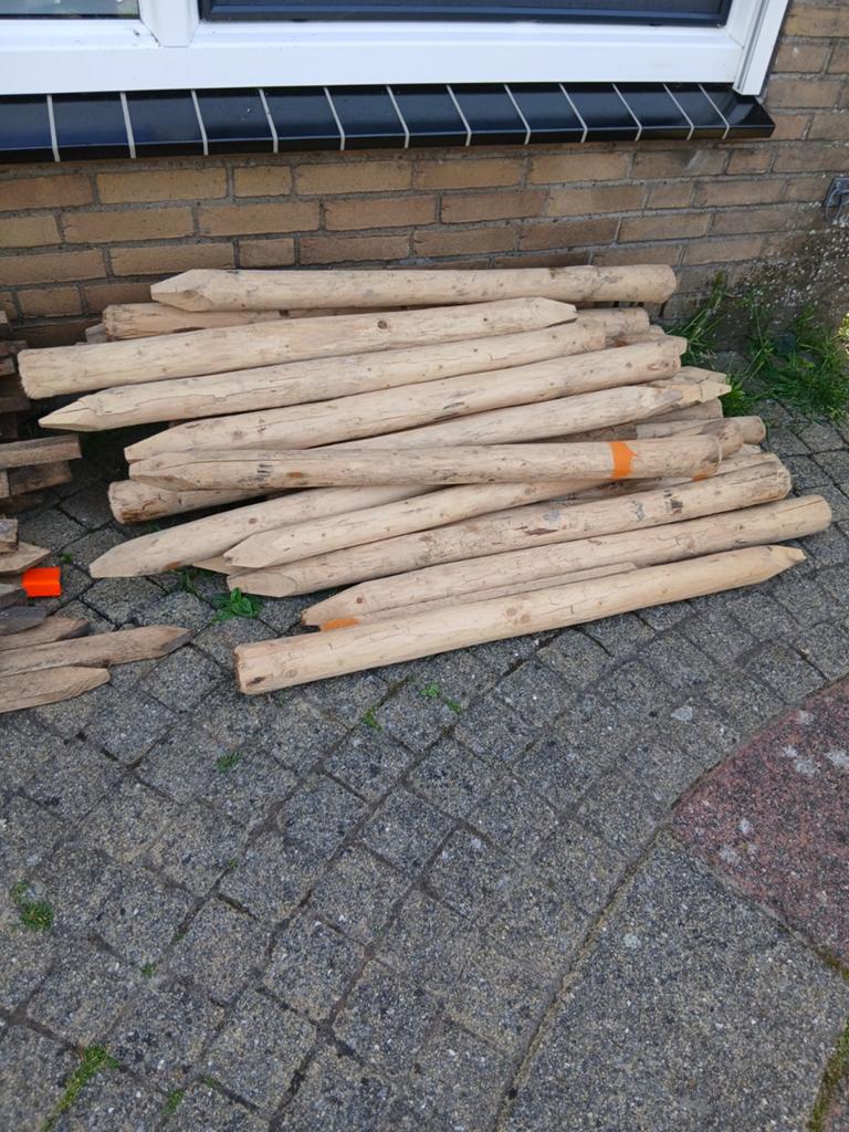 30 Nieuwe kastanje Paaltjes - 1 Meter Lang, Ophalen, Nieuw, Minder dan 180 cm, Palen