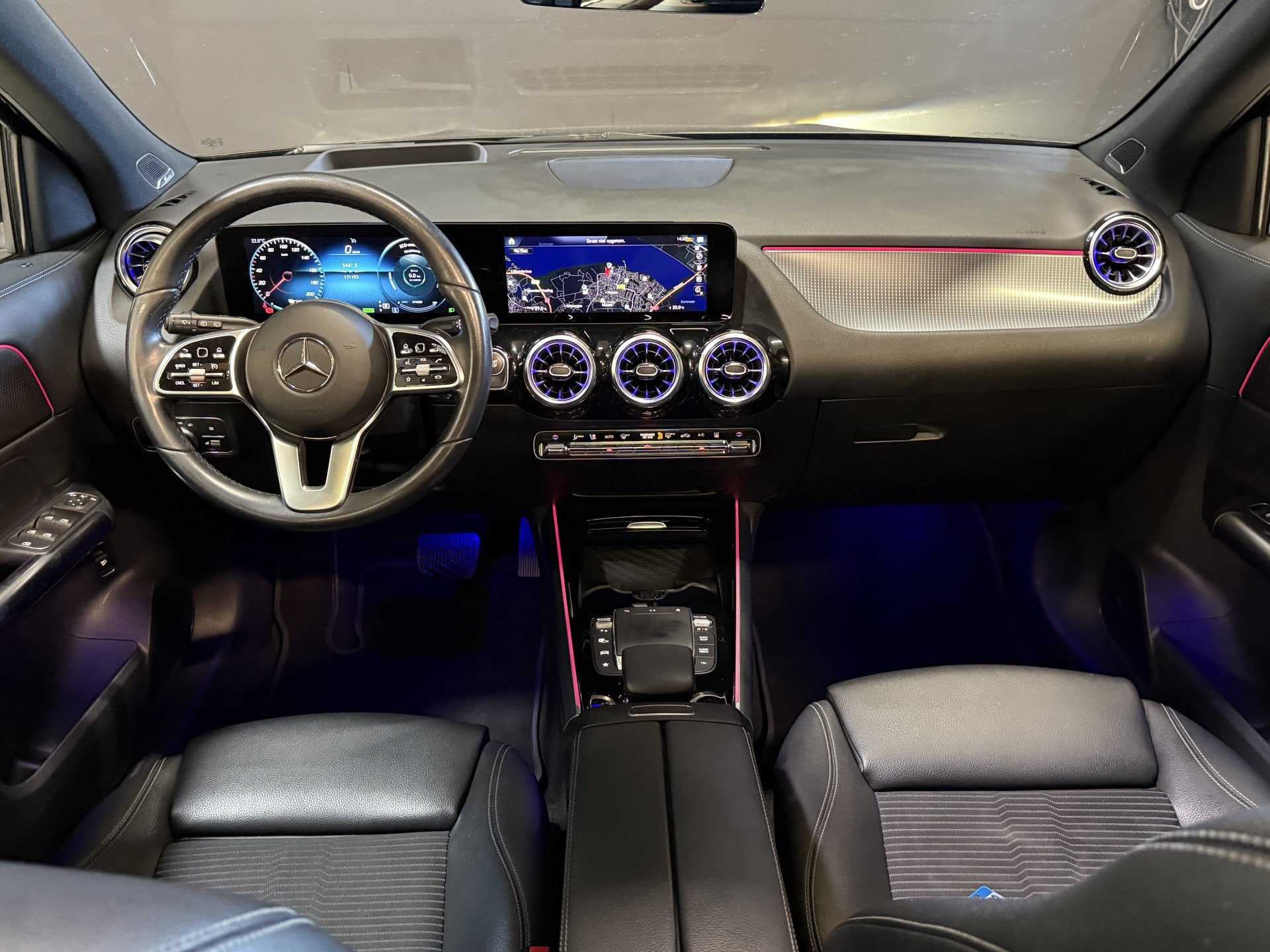 Mercedes-Benz EQA 250 Business Solution Luxury 67 kWh | Pano, Auto's, 1940 kg, Gebruikt, Automatische klimaatregeling, Origineel Nederlands