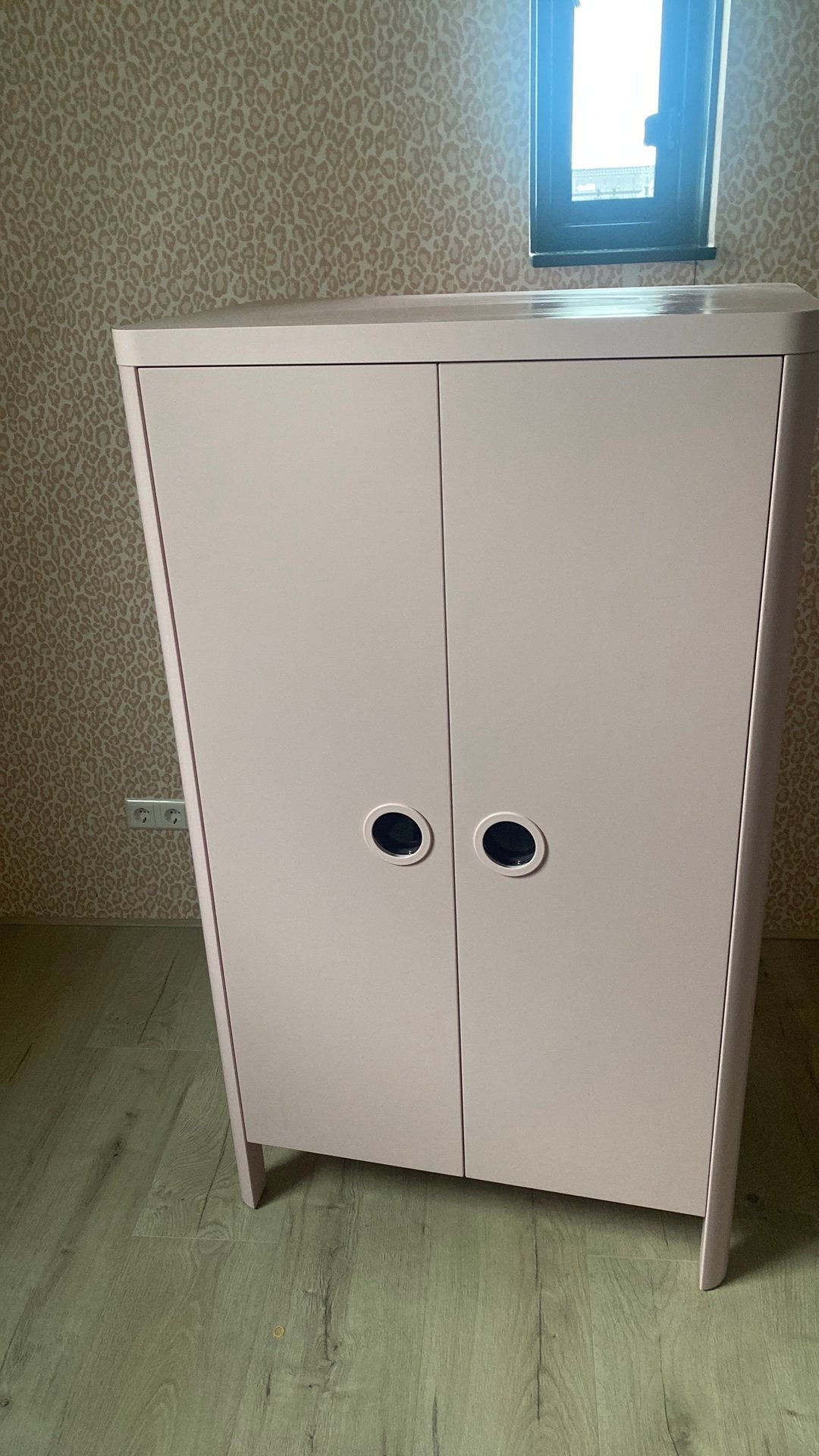 Ikea roze Busugne kledingkast., Huis en Inrichting, Kasten | Roldeurkasten en Archiefkasten, Ophalen, Gebruikt, 25 tot 50 cm, 50 tot 100 cm