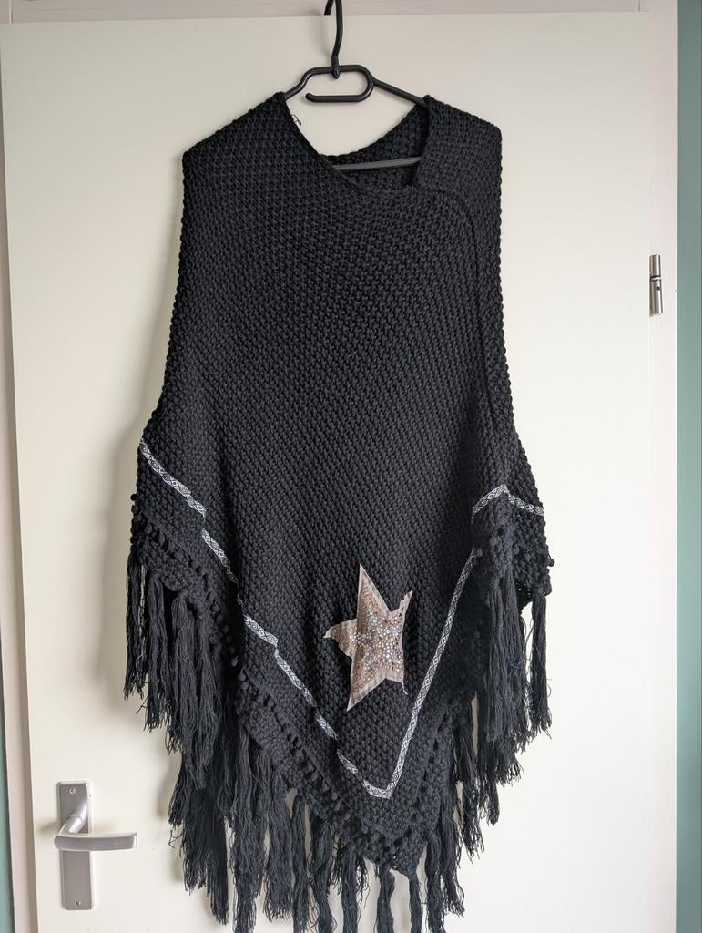 Zwarte poncho met ster en franjes, Onbekend, Ophalen of Verzenden, Zo goed als nieuw