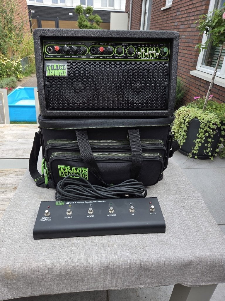 NIEUWE Trace Acoustic TA100 gitaarversterker met footswitch, Muziek en Instrumenten, Ophalen, Nieuw, Gitaar, 100 watt of meer