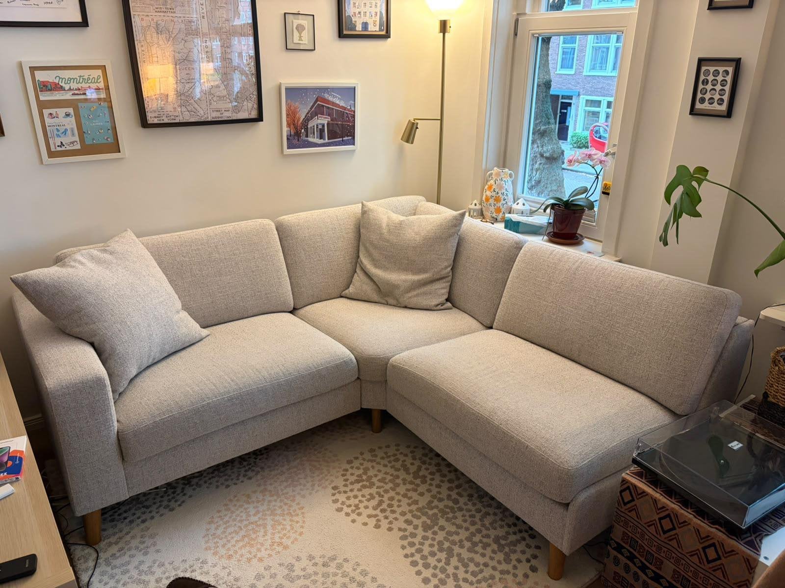 L-shaped couch and its two matching big pillows, Ophalen, Zo goed als nieuw