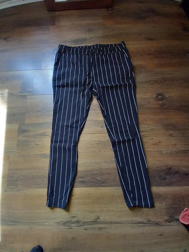 Zwarte broek met witte streep en elastische tailleband, Kleding | Dames, Broeken en Pantalons, Zwart, Maat 46/48 (XL) of groter