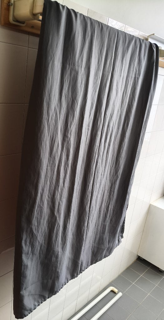 Ikea douchegordijn grijs met stang en ringen € 5,00, IKEA, Gebruikt, Ophalen of Verzenden, Douche-accessoire