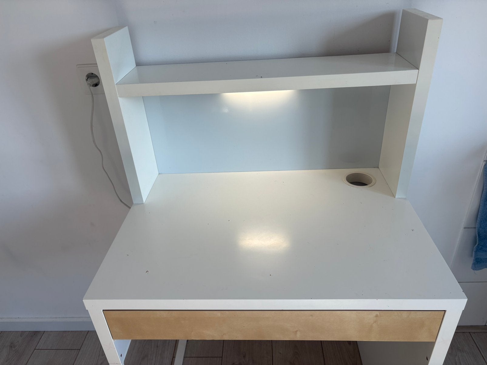 Bureau ikea met lampje, Ophalen, Gebruikt
