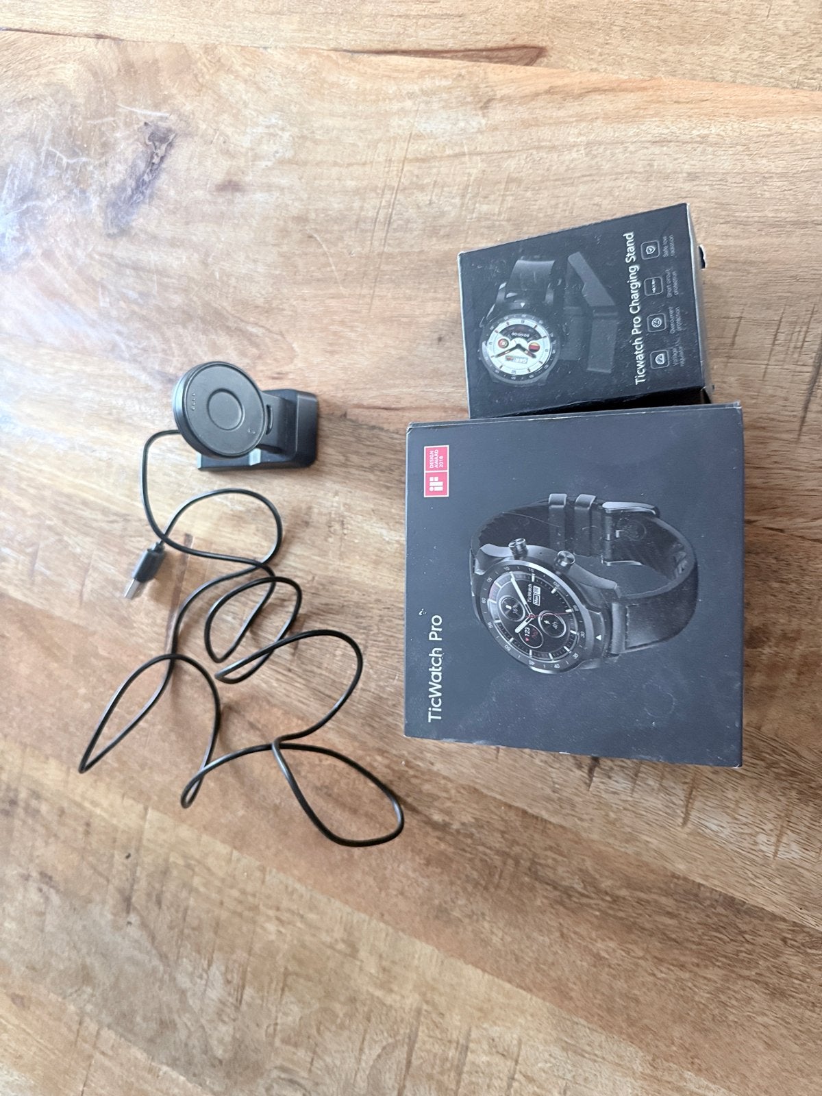 TicWatch Pro Smartwatch met oplader en doos, Gebruikt, Zwart, Ophalen of Verzenden, Waterdicht