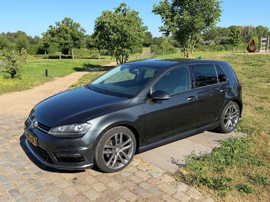 Volkswagen Golf 1.2 TSI 81KW 5D Dsg-7 2016 Zwart, Stof, 4 cilinders, 620 kg, Zwart