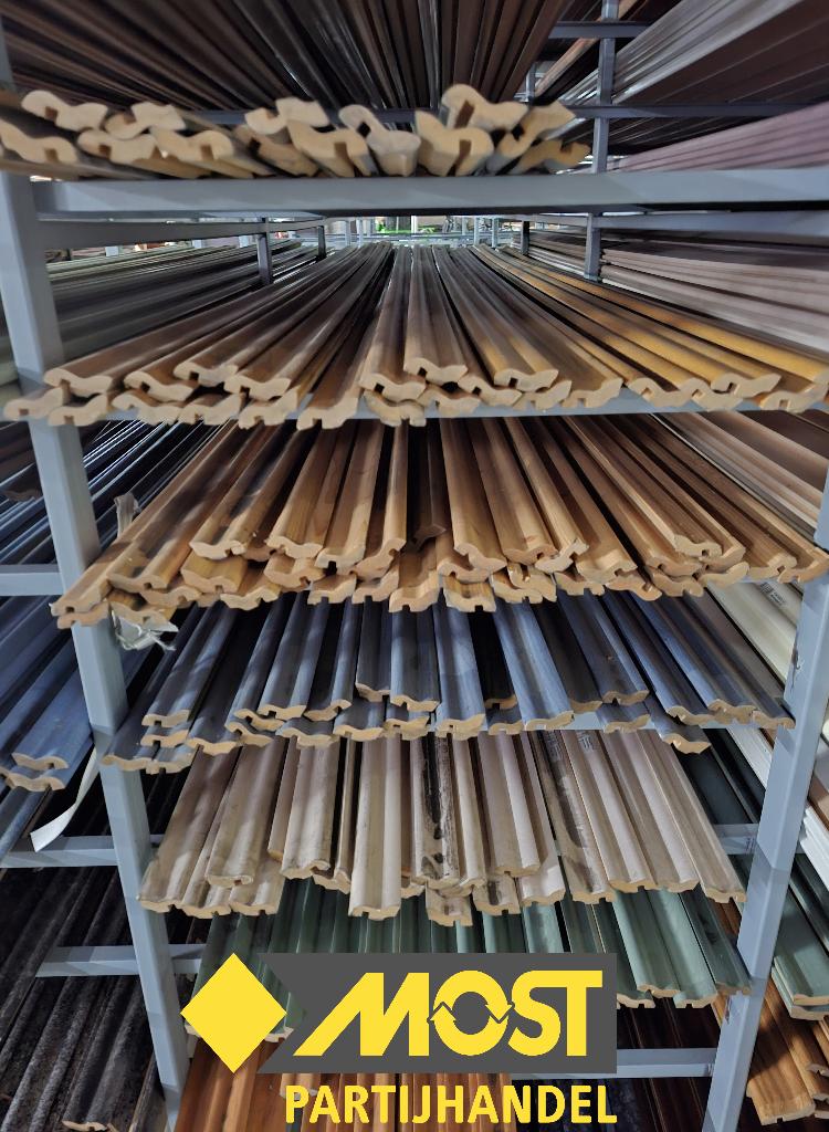 Diverse plinten, hollatten, hoeklijsten etc..., Ophalen, Mdf, 200 tot 250 cm, Plinten