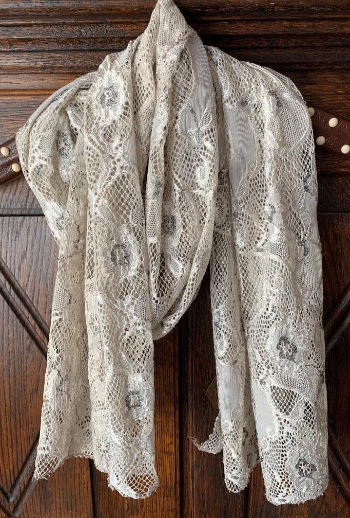 Leuke zomersjaal, shawl met open details; 155 x 45 cm, Kleding | Dames, Mutsen, Sjaals en Handschoenen, Zo goed als nieuw, Sjaal