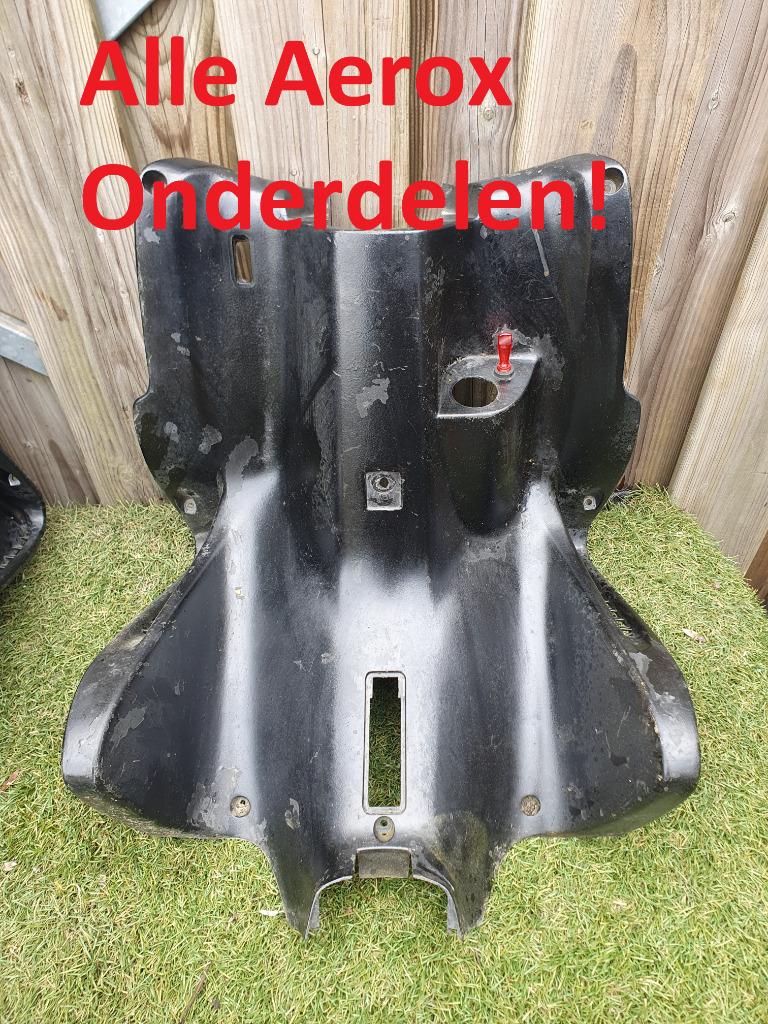 Beenschild Yamaha Aerox Knieschild MBK Nitro, Ophalen of Verzenden, Gebruikt, Kap, Yahama