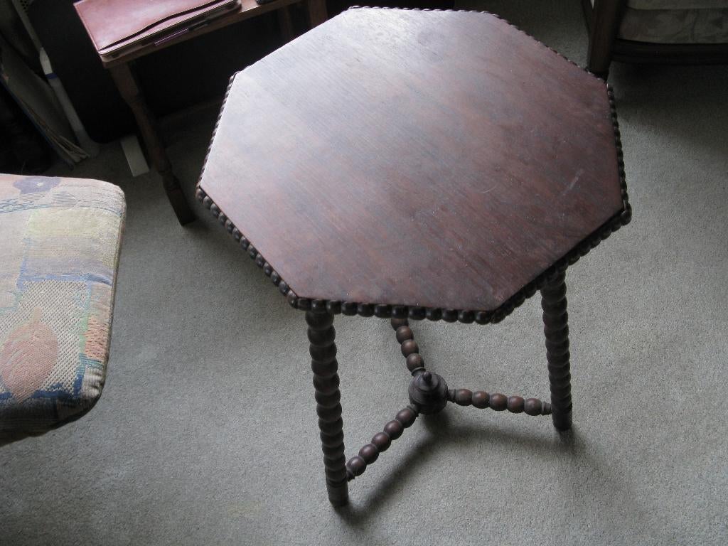 Antiek 6-kantig TAFELTJE met GEDRAAID onderstel, Ophalen, Minder dan 55 cm, Gebruikt, 60 cm of meer
