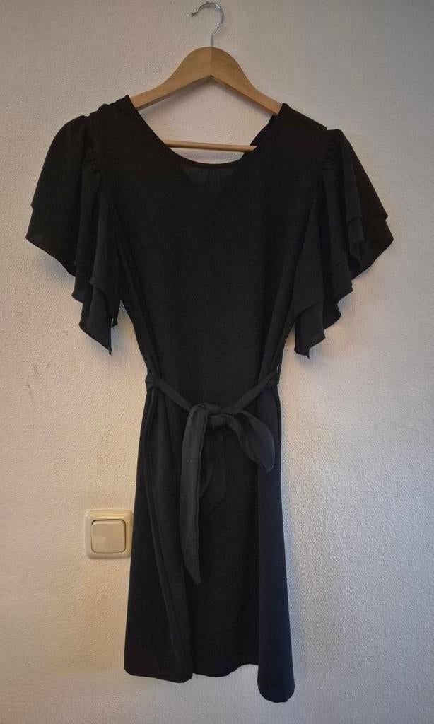 Leuk zwart jurkje met strikcentuur en vlindermouwtjes M, Verzenden, Zwart, Boven de knie