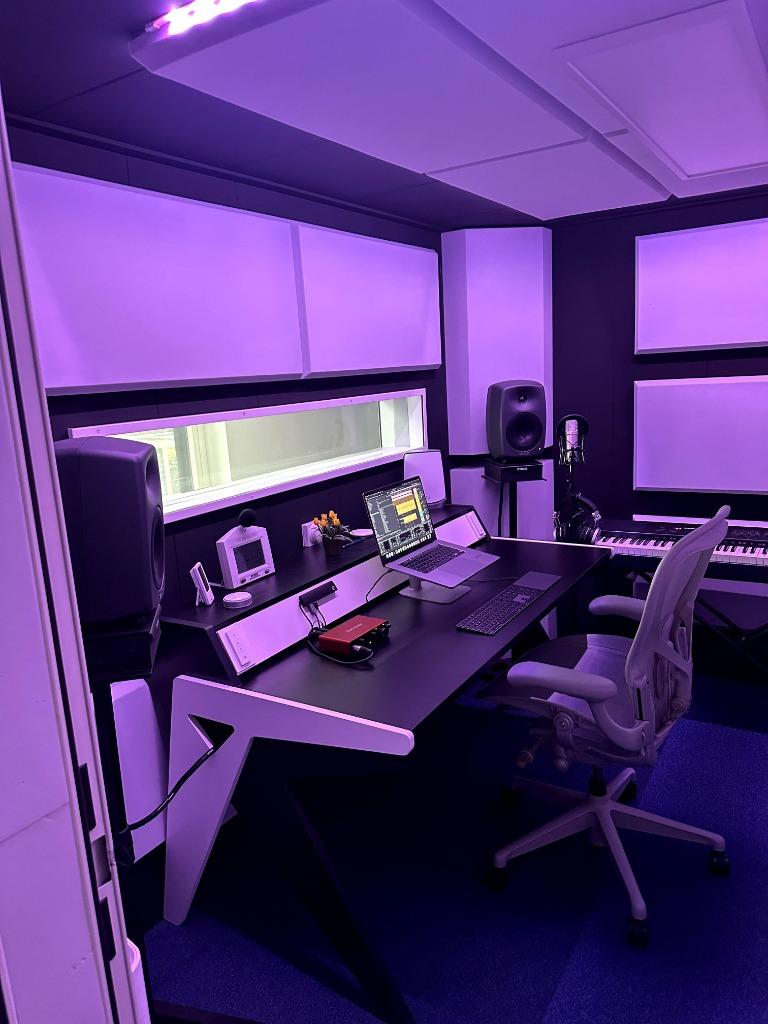 Muziek Studio, Solo-artiest