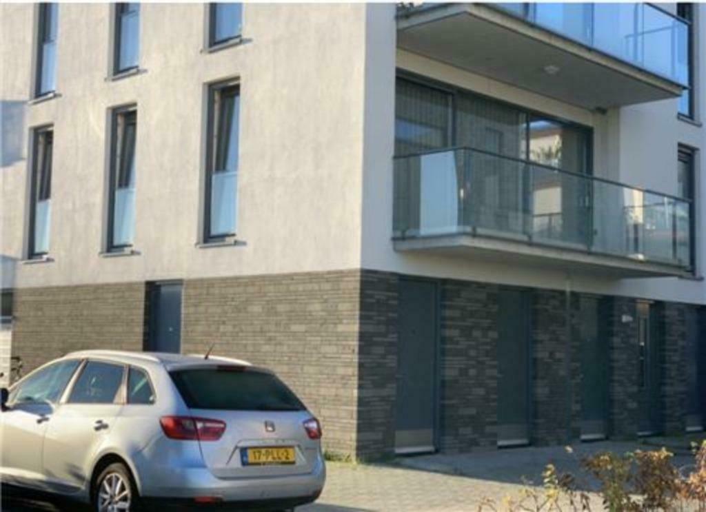 Woningruil u naar Almere Poort ik naar Amsterdam !, 60 m², 3 kamers, Almere