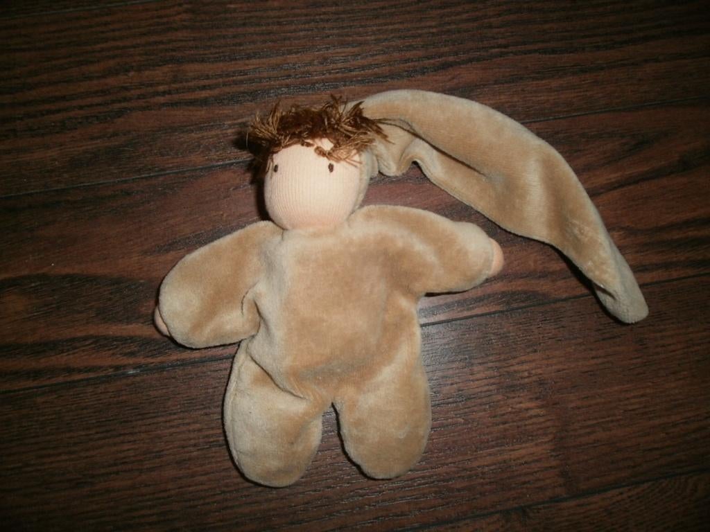 duimpopje zonnekind baby14 cm bruin velours lange muts 20 cm, Ophalen of Verzenden, Nieuw, Overige typen