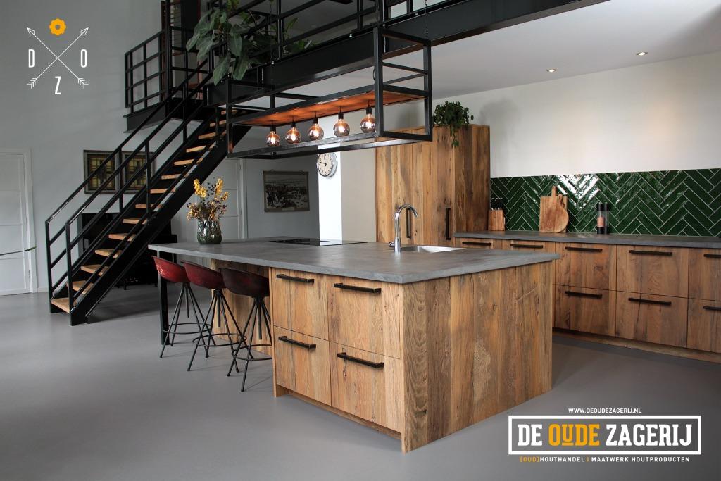 Oud eiken planken, balken, Barnwood & maatwerk houtproducten, Doe-het-zelf en Verbouw, Ophalen, Eiken, 50 mm of meer, Plank