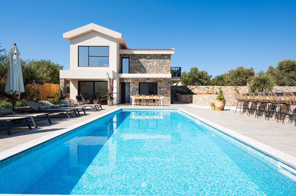 Luxe vakantievilla met prive zwembad te huur in Kreta, Vakantie, Vakantiehuizen | Griekenland, In bergen of heuvels, Open haard
