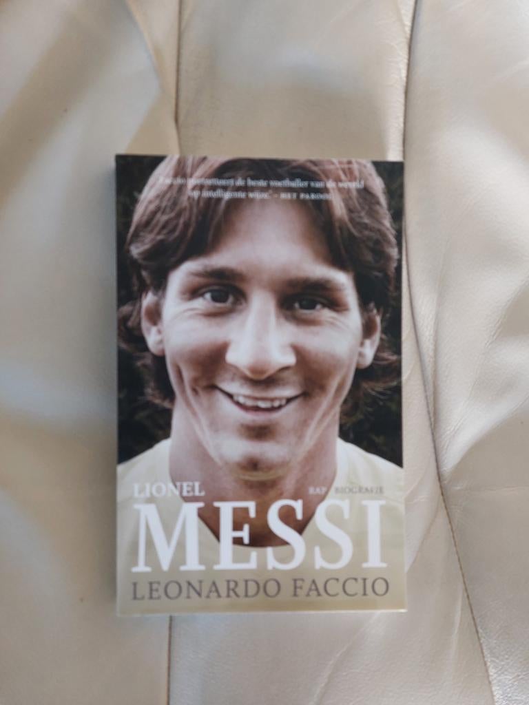 Lionel Messi / Leonardo Faccio, Ophalen of Verzenden