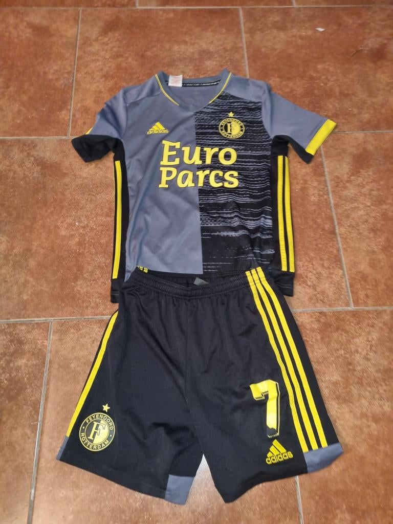 Feyenoord tenue S beiden bij adv!  Feyenoord 22-23, Ophalen of Verzenden, Shirt