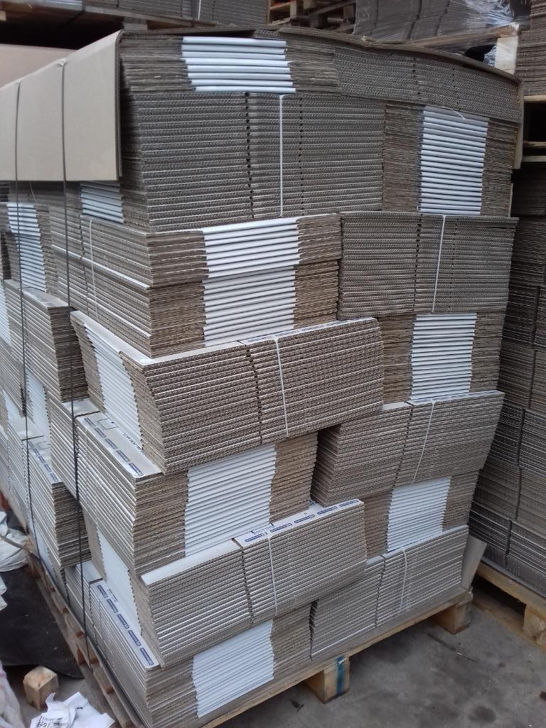 dozen 38x25x26 dubbelgolf bedrukt, Doe-het-zelf en Verbouw, Kratten en Dozen, Ophalen, 100 cm of meer, 60 cm of meer, Minder dan 35 cm