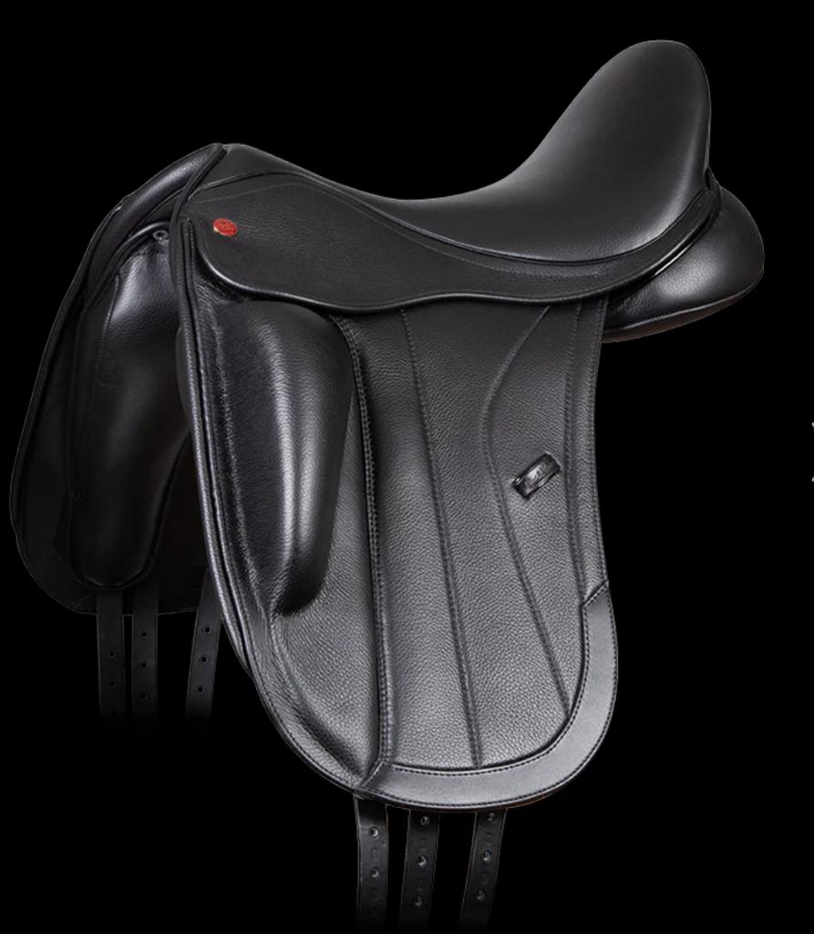 Kent & Masters monoflap dressuurzadels 17 inch (8mnd oud), Dieren en Toebehoren, Paarden en Pony's | Zadels, Ophalen, Zo goed als nieuw