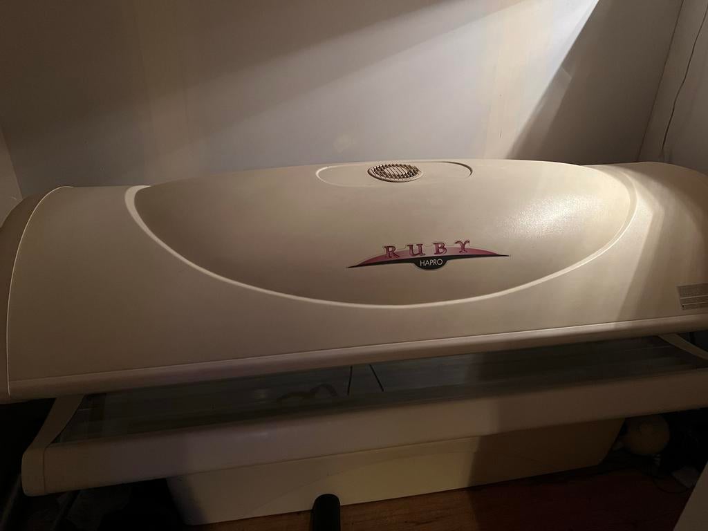 Hapro Ruby 24 Combi Zonnebank met Zonnetunnel, Witgoed en Apparatuur, Zonnebanken en Gezichtsbruiners, Ophalen, Gebruikt, Zonnebank dubbelzijdig