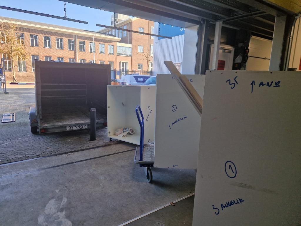 kleine verhuizingen/vervoer meubelen/afval afvoerent etc, Koeriersdiensten