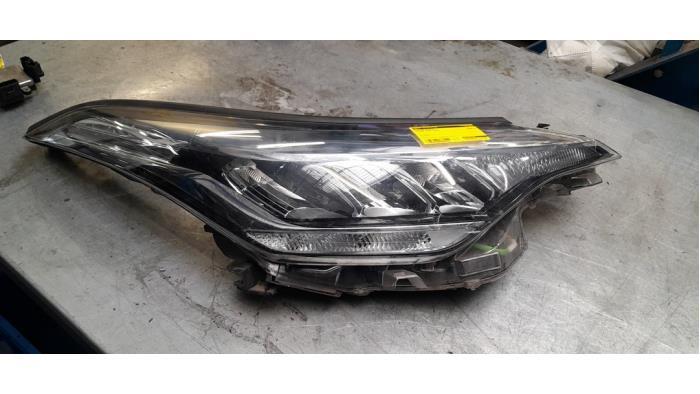 Koplamp rechts van een Toyota C-HR, Gebruikt, -, -, Ophalen of Verzenden