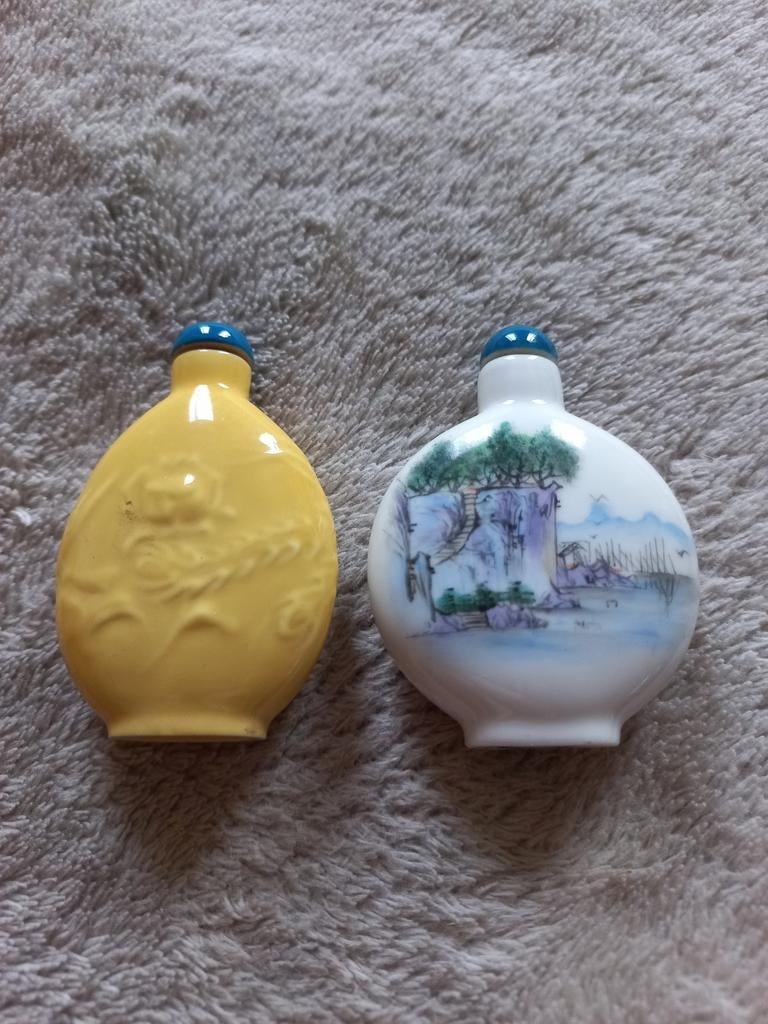 Twee Chinese snuifflesjes, Antiek en Kunst, Ophalen of Verzenden