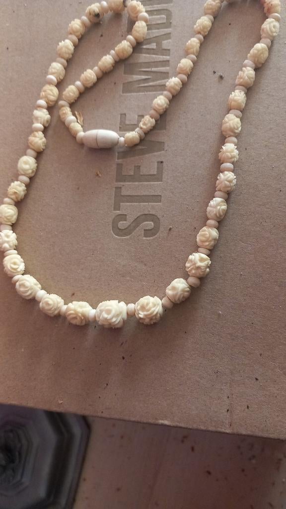 Cellulose Roosjes Ketting - Oplopende Kralen, Ophalen of Verzenden, Zo goed als nieuw, Beige, Kunststof