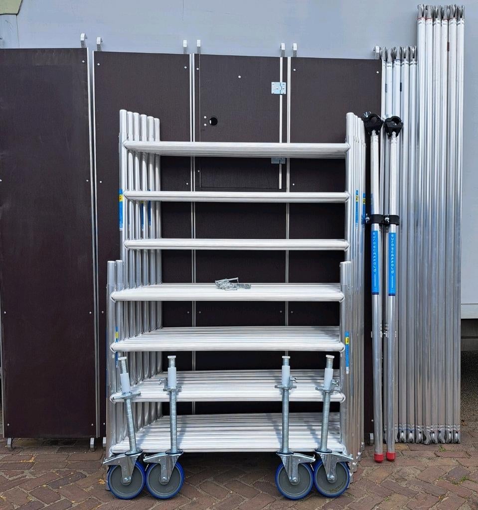 Nieuwe rolsteiger Werkhoogte 8.20 mtr Met Fiberdeck vloeren, Doe-het-zelf en Verbouw, Steigers, Zo goed als nieuw, Euroscaffold