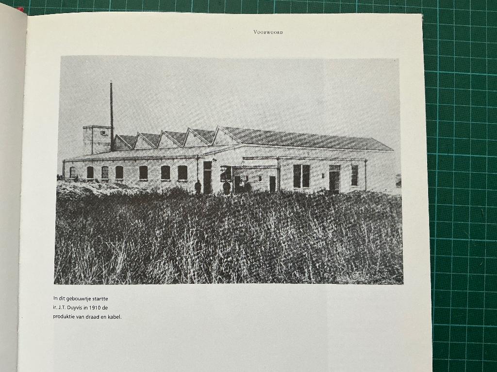 Boek geschiedenis Draka Kabelfabriek, 20e eeuw of later, Pierre Spierings, Ophalen of Verzenden, Zo goed als nieuw