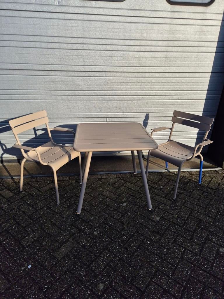 Foto 4 van Nieuwe fermob Luxembourg tafels 80x80 in vele kleuren direct