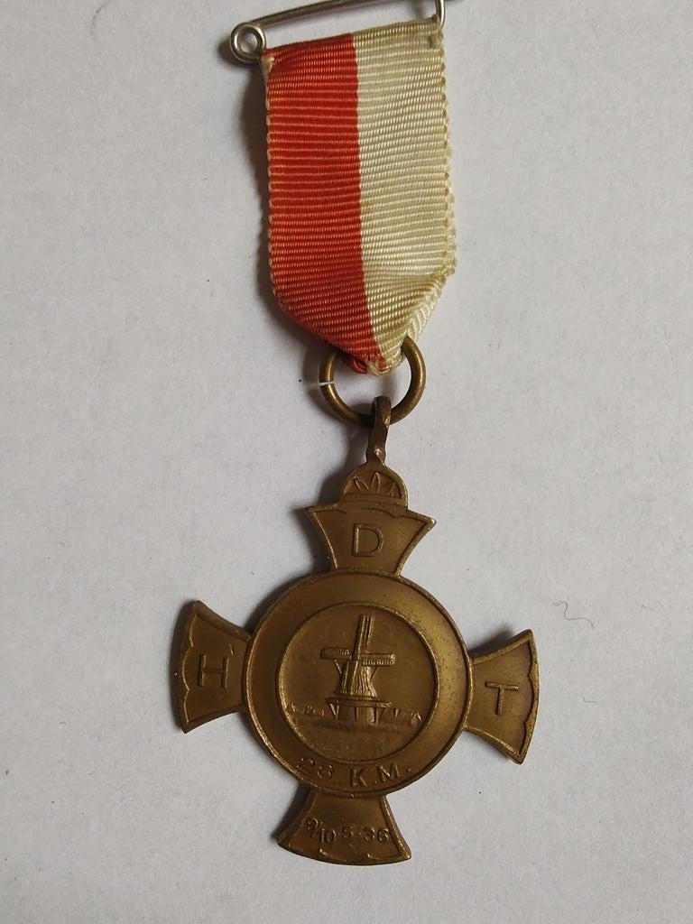 Fraaie oude medaille D.H.T. 9/10-5-1936 molen 28km, Ophalen of Verzenden, Brons, Nederland