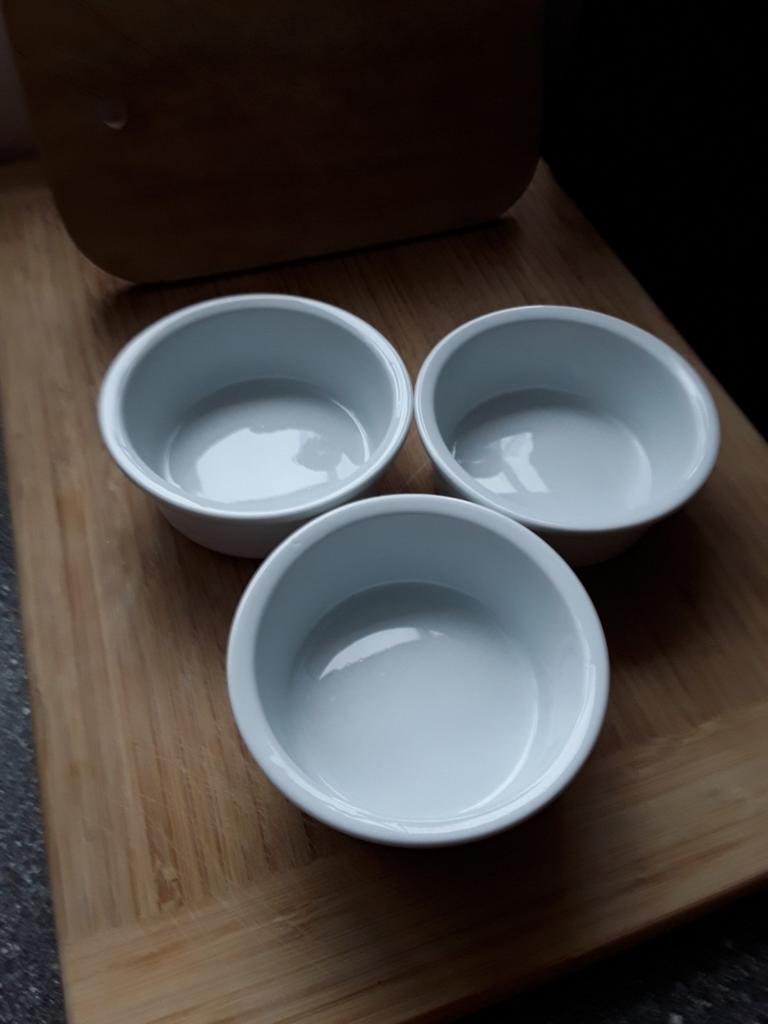 3 ronde gave serveer  schaaltjes., Dieren en Toebehoren, Ophalen