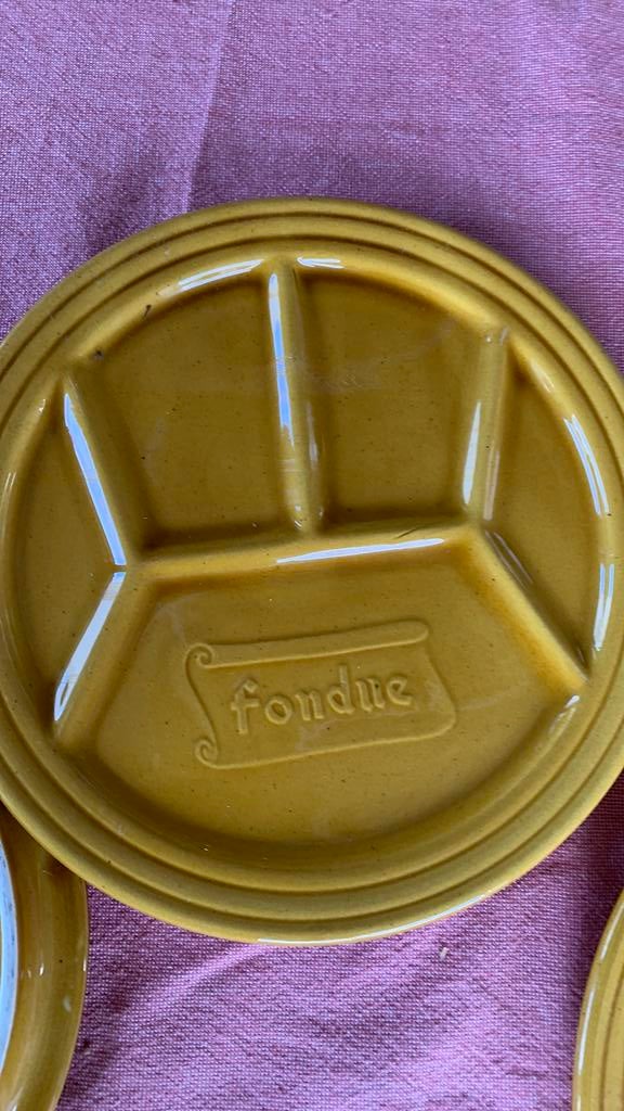 Drie mooie fondue borden, Gebruikt, Keramiek, Ophalen of Verzenden, Bord(en)