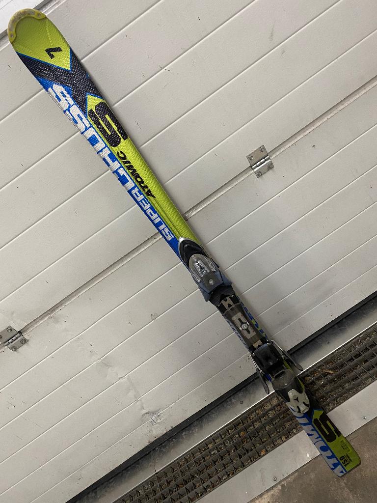 Atomic carving ski’s met bindingen, Ophalen, 140 tot 160 cm, Zo goed als nieuw, Carve