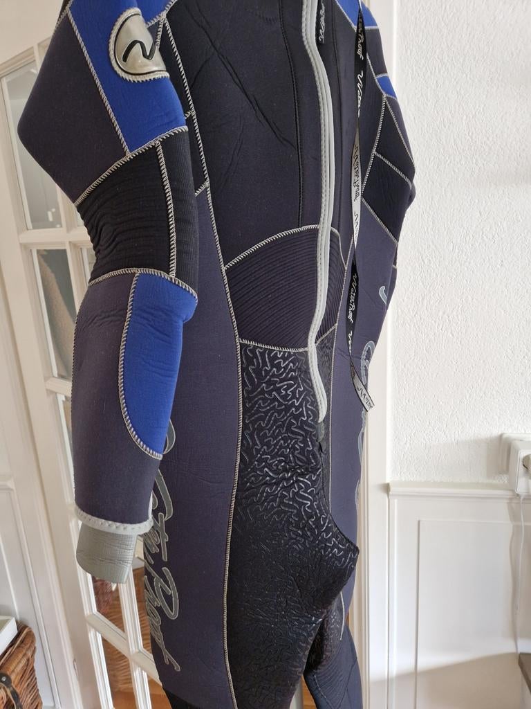 Aries semi droogpak maat L.  Merk water proof., Watersport en Boten, Duiken, Ophalen of Verzenden, Zo goed als nieuw, Duikpak