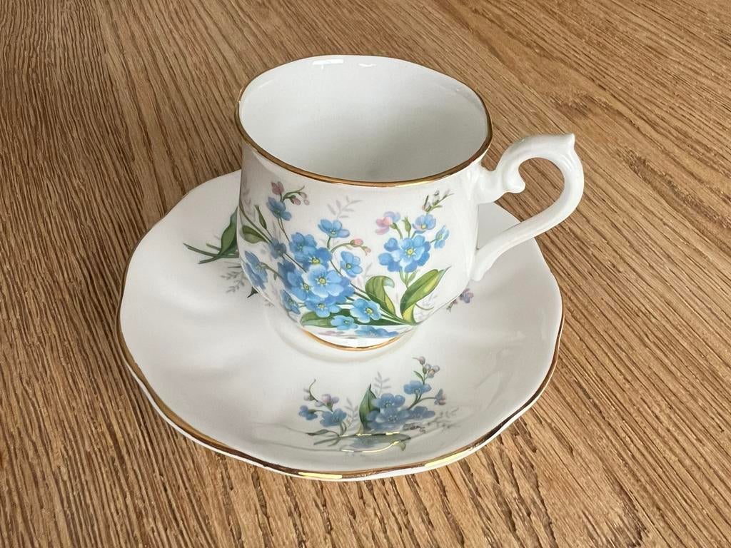 Vintage kop&schotel Royal Albert Bone China “FORGET-ME-NOT”, Ophalen of Verzenden, Gebruikt, Porselein, Kop en/of schotel