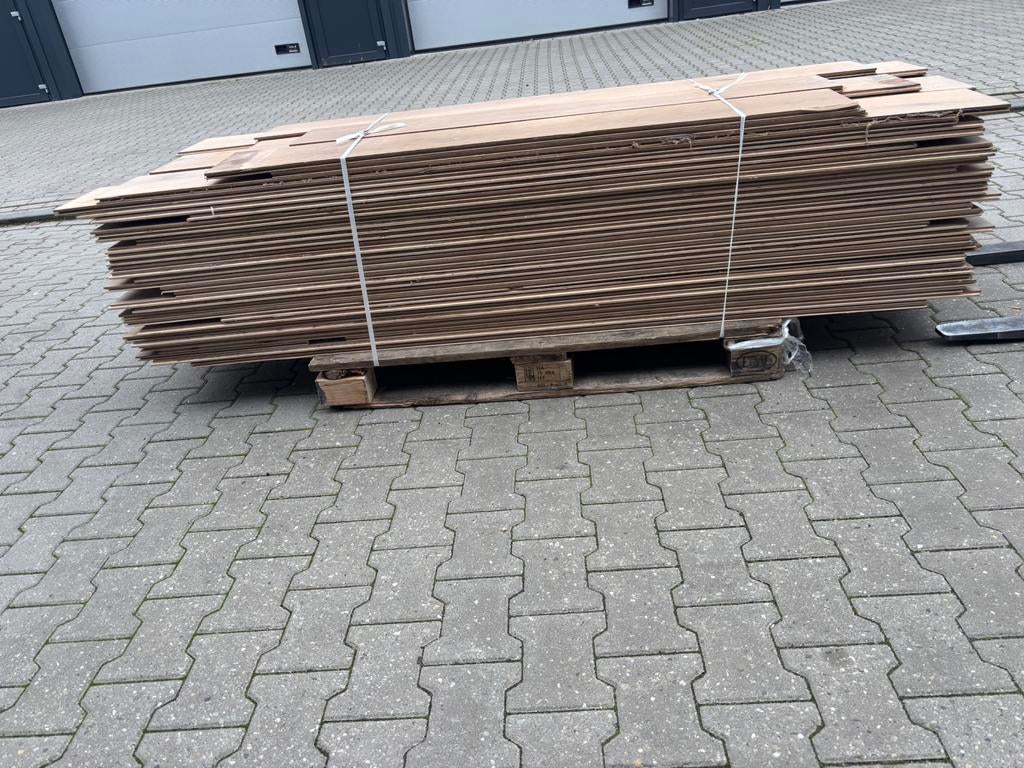 42 m2 eiken multivloer. 22 cm breed 15 mm dik toplaag 4 mm, 2e hands producr, Gebruikt, 2e hands product, 2e hands product