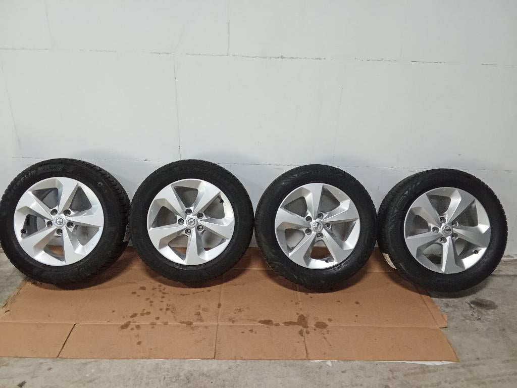 Set Velgen + banden 215-60-17 Nissan Qashqai vanaf 2014, Auto-onderdelen, Banden en Velgen, Banden en Velgen, Info@nissanNL.com