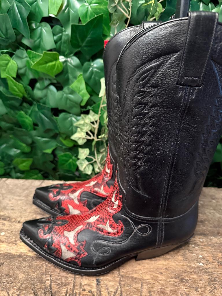 Nieuwe prachtige laarzen van Sendra maat 37, Kleding | Dames, Schoenen, Zwart, Nieuw, Ophalen of Verzenden, Sendra