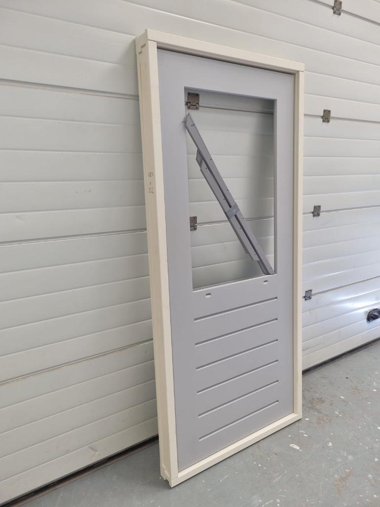 Foto 6 van Meranti Achter / Balkon deur schuurdeur met kozijn HARDHOUT