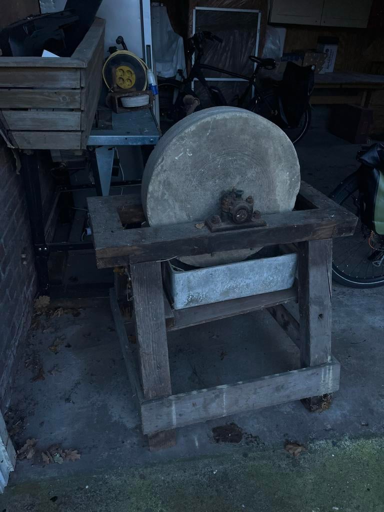 Oude Slijpsteen op Houten Onderstel, Antiek en Kunst, Ophalen of Verzenden