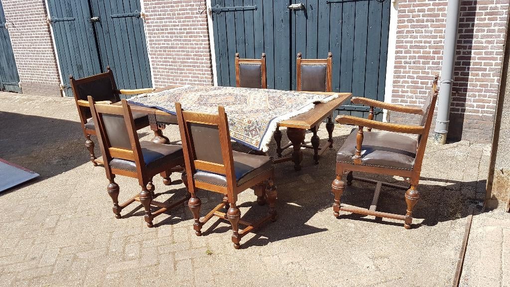 Eiken bolpoot tafel en 6 stoelen en leeuwenkop, Antiek en Kunst, Antiek | Meubels | Tafels, Ophalen