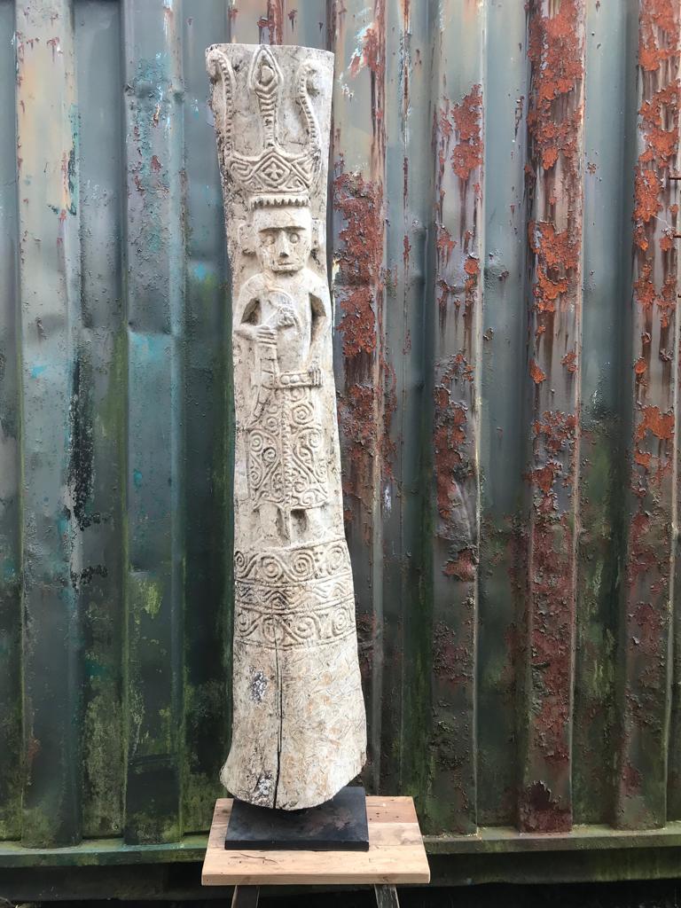 Oud houtsnijwerk paneel Java man uit Indonesie handwerk, Overige onderwerpen, Ophalen of Verzenden, Beeld, Hout