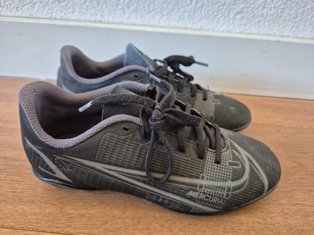 Voetbalschoenen Nike maat 35, Ophalen of Verzenden, Gebruikt, Overige typen, Nike